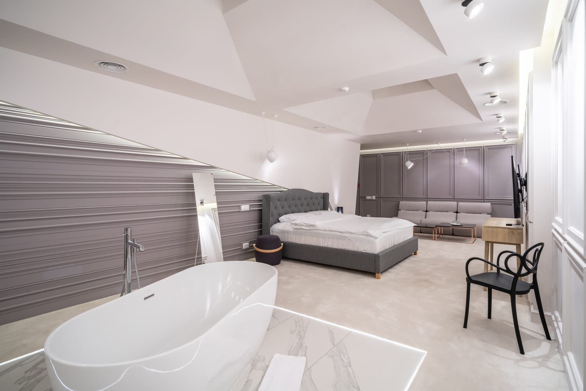Apartamentul mirilor de la Riviera