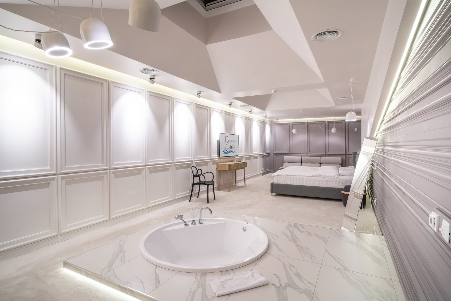 Apartamentul mirilor de la Riviera