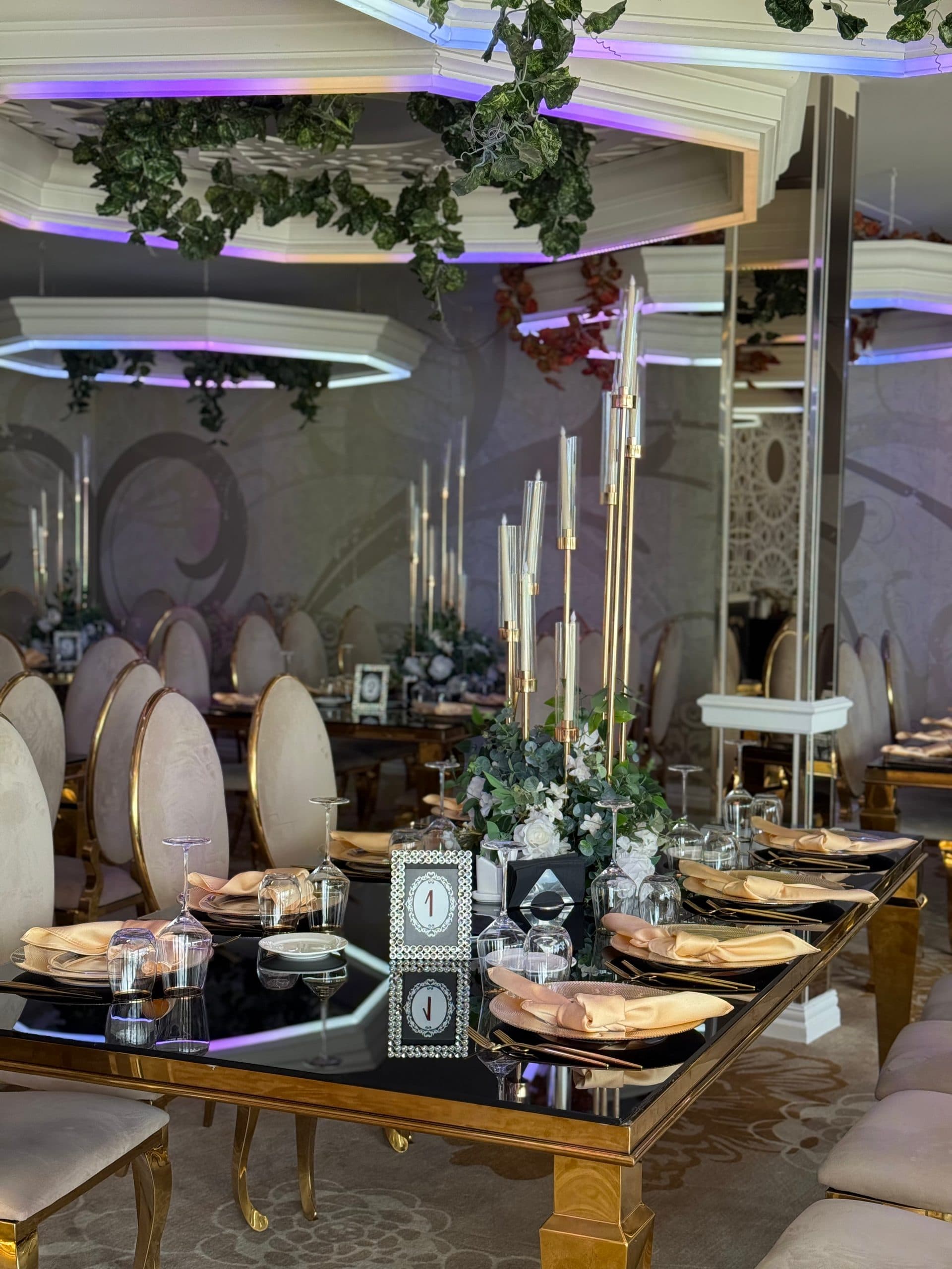 Salon Estuar, vedere de ansamblu